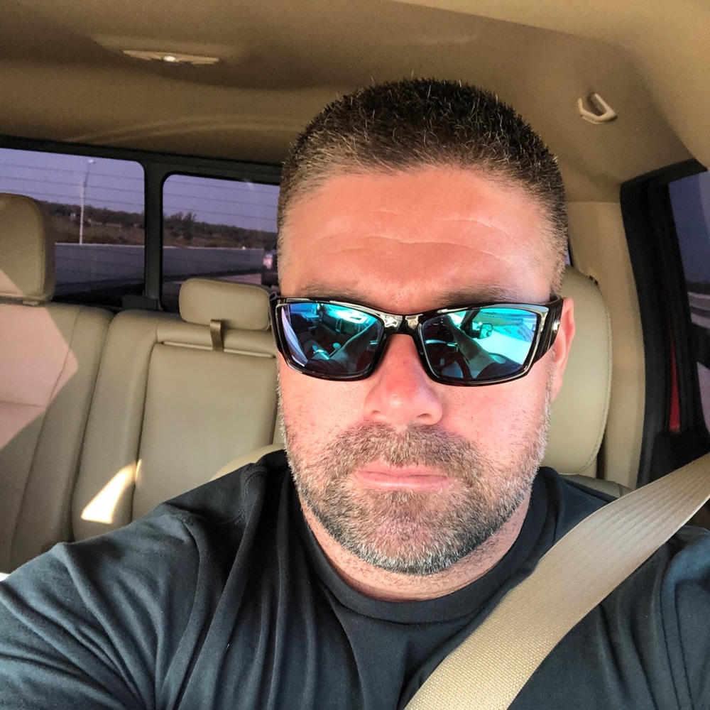 Meet your Posher, Derrick